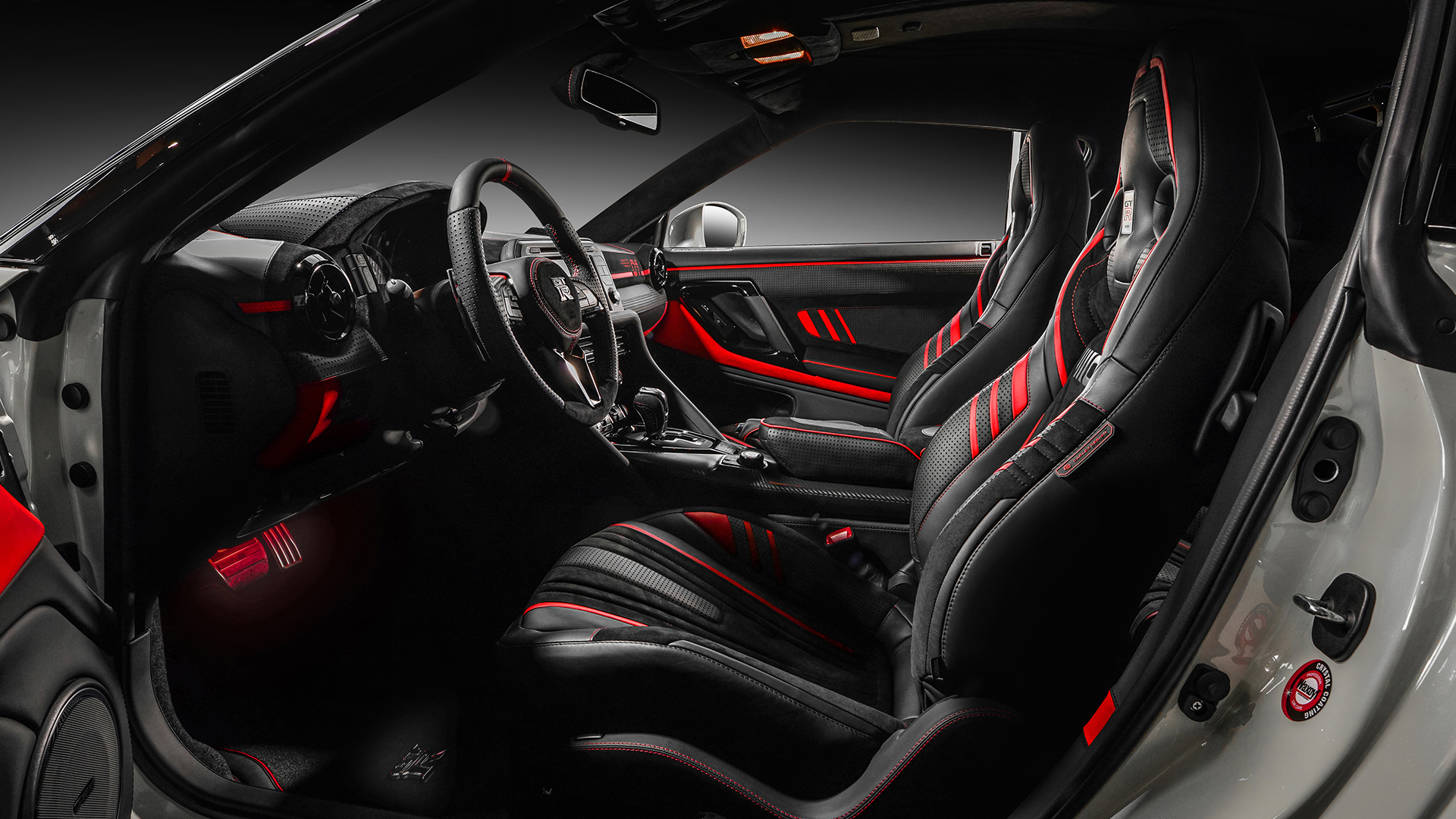 NISSAN-GTR-INTERIOR-05